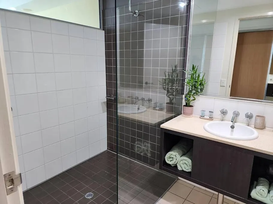 Apartment Studio Room In Cairns Esplanade! Ocean View! Heart Of Cairns