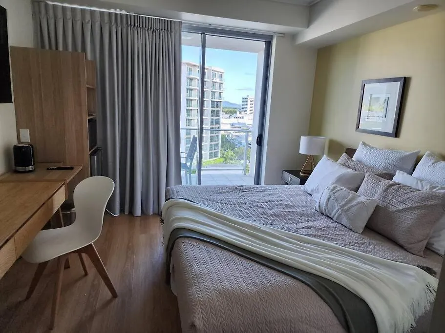 Apartment Studio Room In Cairns Esplanade! Ocean View! Heart Of Cairns